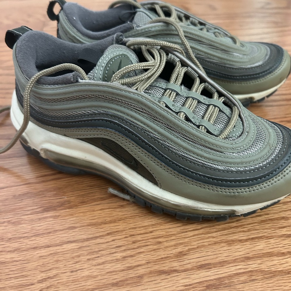 Nike Air Olive Shoes women’s size 5